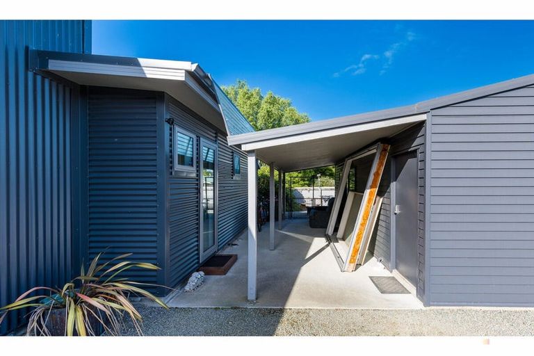 Photo of property in 84 Timaru Road, Waimate, 7924