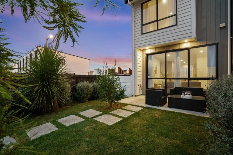 Photo of property in 25 Walsh Road, Papakura, 2110