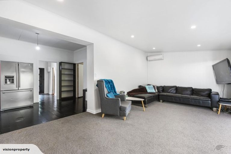 Photo of property in 142 Titirangi Road, New Lynn, Auckland, 0600