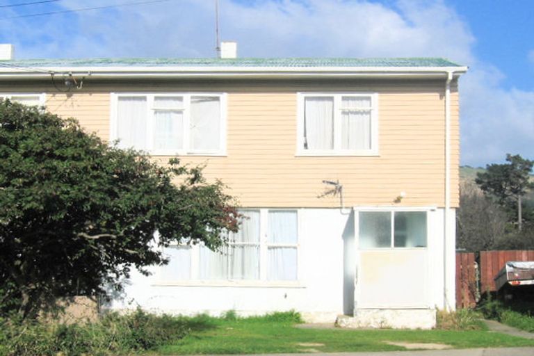 Photo of property in 26-28 Cornwall Crescent, Cannons Creek, Porirua, 5024