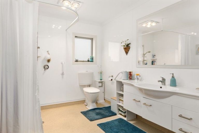 Photo of property in 15 Te Toru Street, Taita, Lower Hutt, 5011