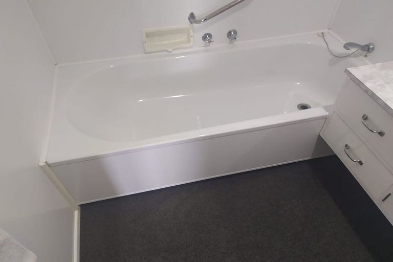 Photo of property in 5 Evelyn Place, Welbourn, New Plymouth, 4310