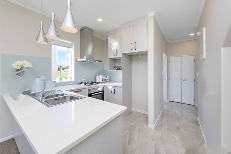 Photo of property in 26 Warbler Crescent, Papakura, 2110