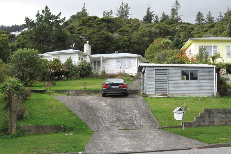 Photo of property in 105 Horoeka Street, Stokes Valley, Lower Hutt, 5019