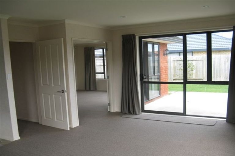Photo of property in 27 Boston Parade, Kelvin Grove, Palmerston North, 4414