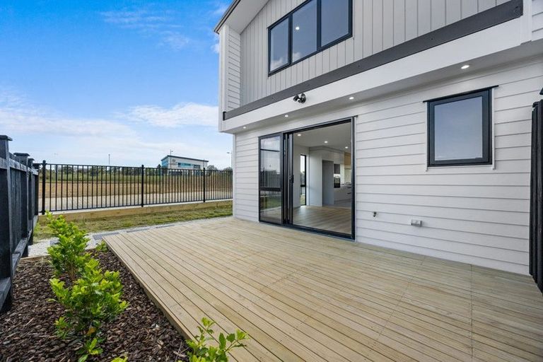 Photo of property in 4 Harikoa Way, Karaka, 2113