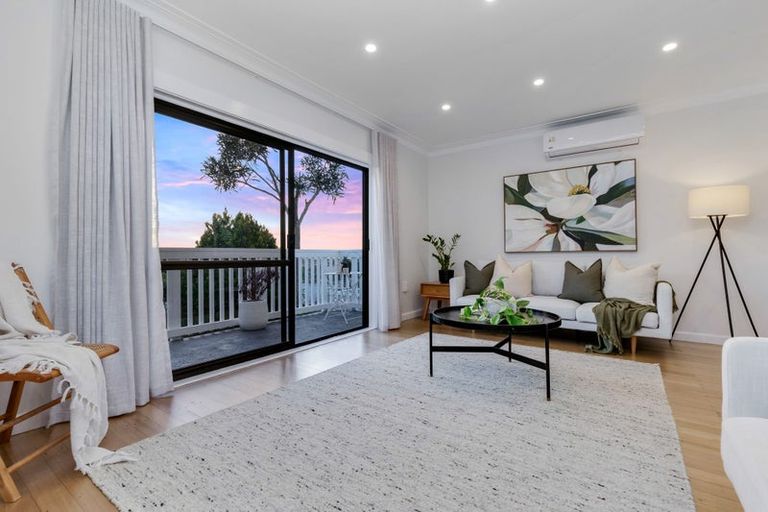 Photo of property in 19 Highland Avenue, Titirangi, Auckland, 0604