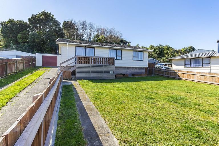 Photo of property in 32 Owhiti Street, Titahi Bay, Porirua, 5022