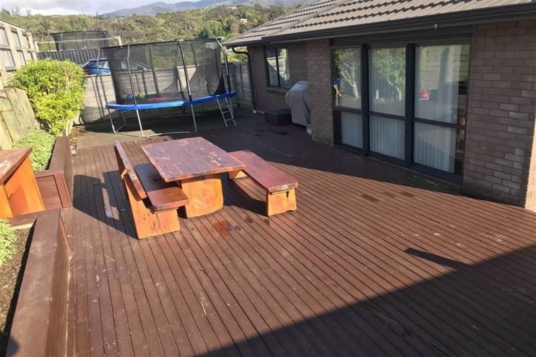 Photo of property in 76 Sunstone Crescent, Timberlea, Upper Hutt, 5018