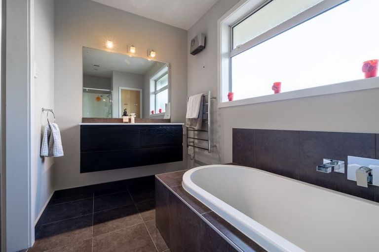 Photo of property in 14 Joyce Crescent, Ilam, Christchurch, 8041