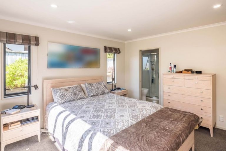 Photo of property in 3 Millennium Hill, Paraparaumu, 5032