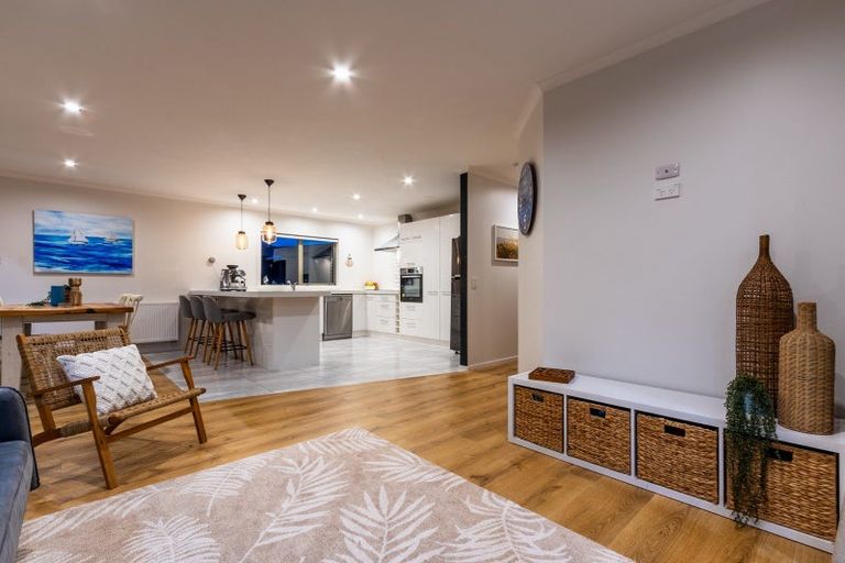 Photo of property in 7 Simpson Crescent, Raumati Beach, Paraparaumu, 5032