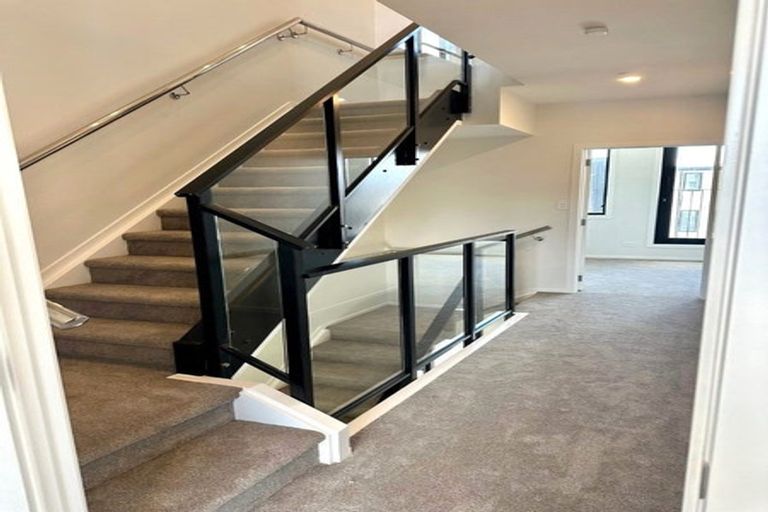 Photo of property in 8/19 Windlass Street, Long Bay, Auckland, 0630