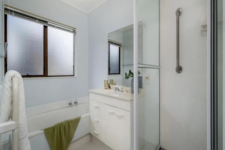 Photo of property in 2/77 Aberfeldy Avenue, Highland Park, Auckland, 2010