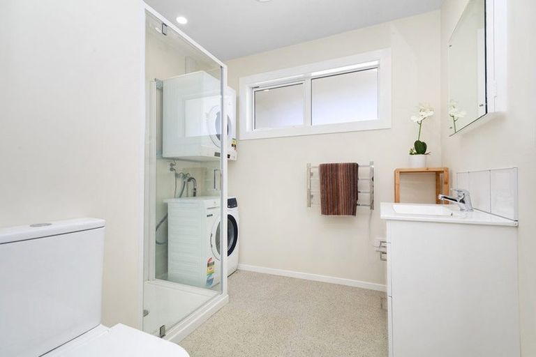 Photo of property in 47 Pukatea Street, Eastbourne, Lower Hutt, 5013