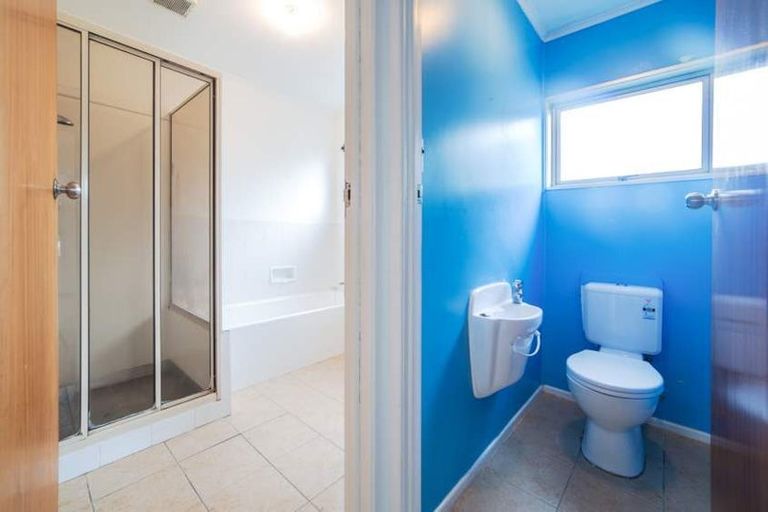 Photo of property in 33 Sunnynook Road, Forrest Hill, Auckland, 0620