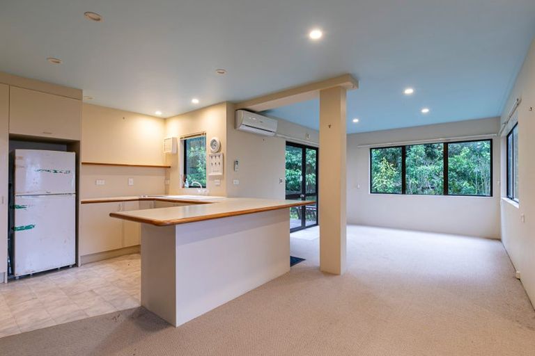 Photo of property in 922 West Coast Road, Waiatarua, Auckland, 0604