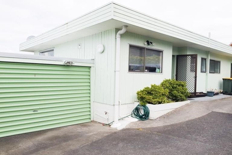 Photo of property in 2/12 King Richard Place, Browns Bay, Auckland, 0630