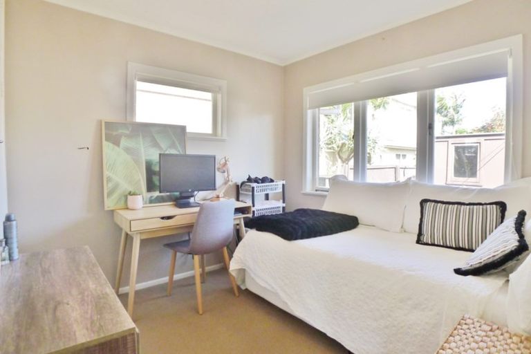 Photo of property in 3/6 Corrella Road, Belmont, Auckland, 0622