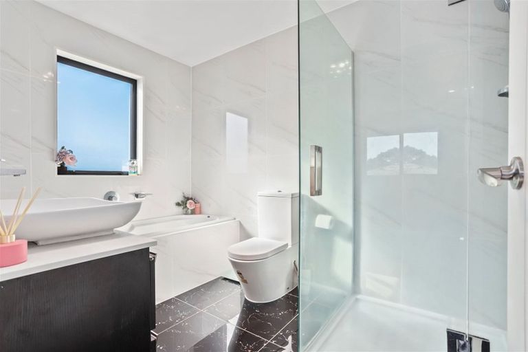 Photo of property in 238 Sturges Road, Henderson, Auckland, 0612