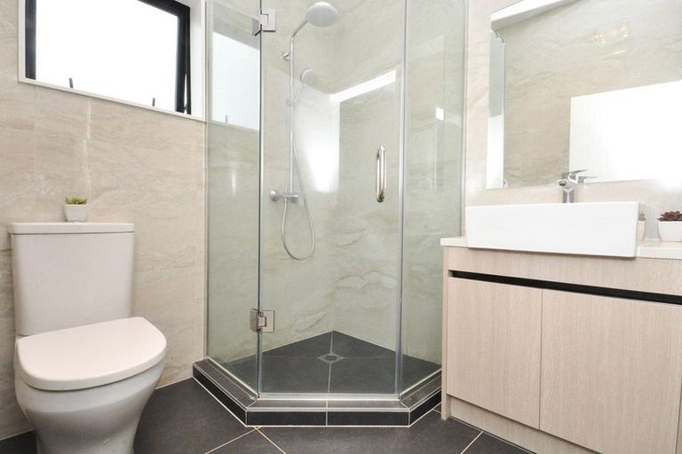 Photo of property in 5 Waru Lane, Te Atatu Peninsula, Auckland, 0610