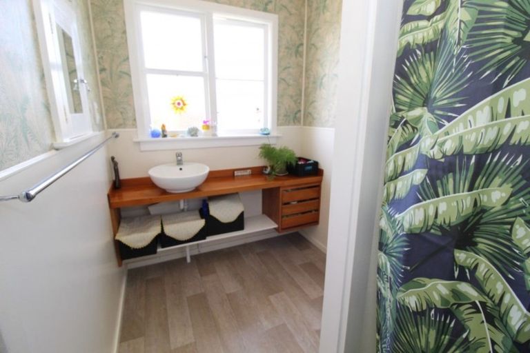 Photo of property in 35 Rhodes Street, Waimate, 7924