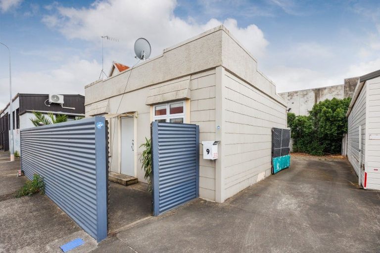 Photo of property in 9 Domain Street, Palmerston North, 4410