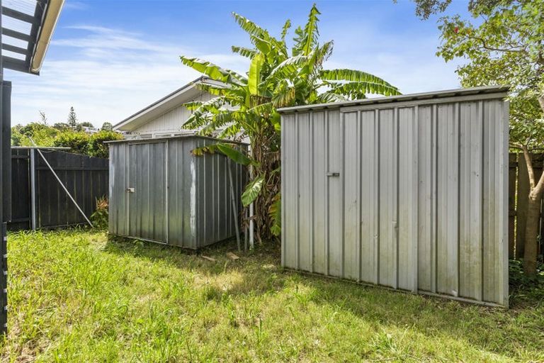 Photo of property in 3/94 Chivalry Road, Glenfield, Auckland, 0629