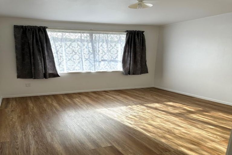 Photo of property in 10 Camphora Place, Ranui, Auckland, 0612