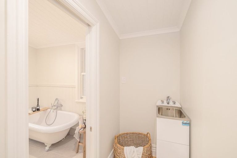 Photo of property in 37 Port Hills Road, Heathcote Valley, Christchurch, 8022