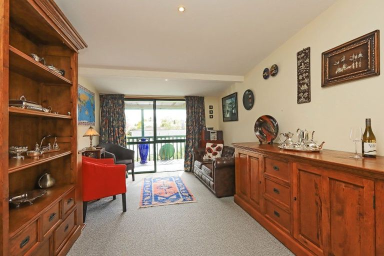 Photo of property in 19 Muritai Crescent, Havelock North, 4130