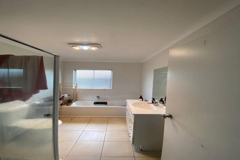 Photo of property in 44 Brashier Circle, Sunnyvale, Auckland, 0612