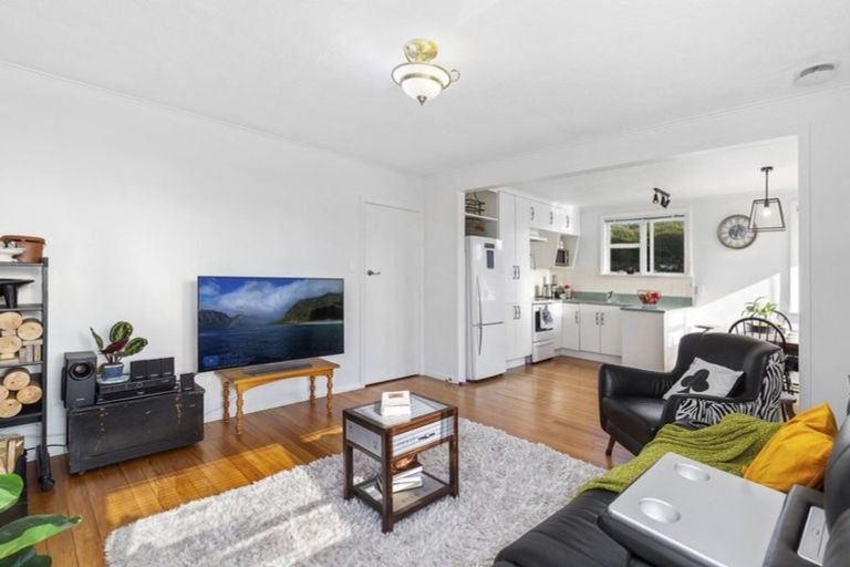 Photo of property in 78 Taylor Terrace, Tawa, Wellington, 5028