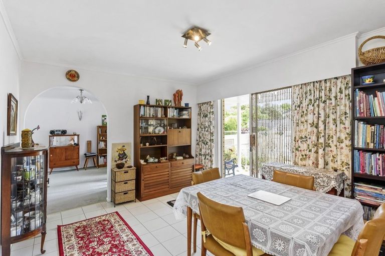 Photo of property in 2 Te Maku Grove, Waikanae, 5036