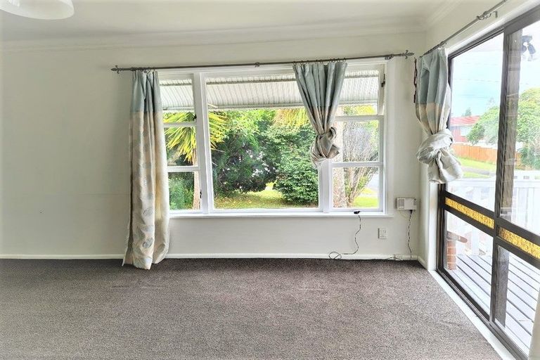 Photo of property in 17 Covil Avenue, Te Atatu South, Auckland, 0610