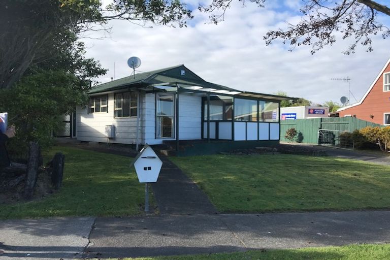 Photo of property in 52 Rhodes Drive, Kelvin Grove, Palmerston North, 4414