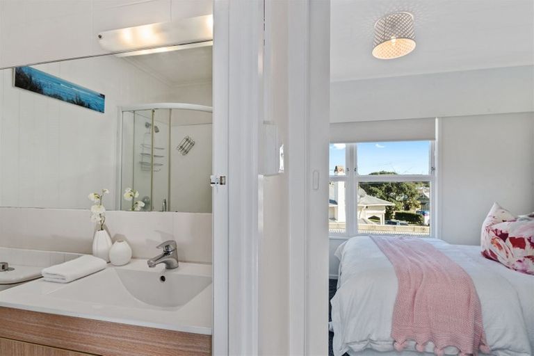 Photo of property in 2/67 Vauxhall Road, Devonport, Auckland, 0624