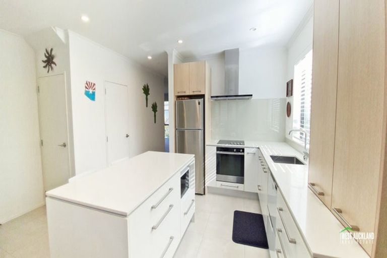 Photo of property in 14 Arthur Rolfe Lane, Swanson, Auckland, 0614