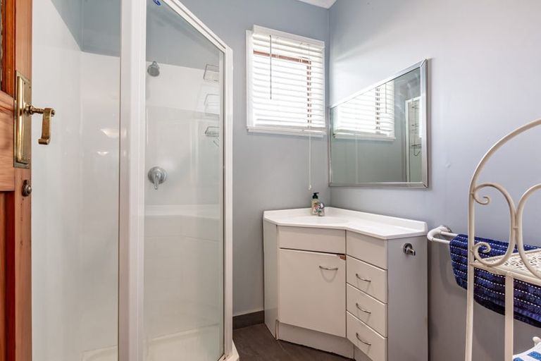 Photo of property in 18 Chester Road, Tawa, Wellington, 5028