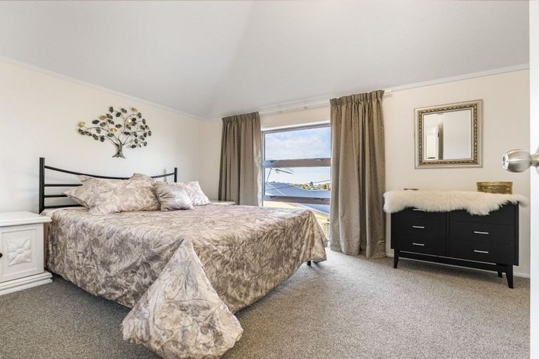 Photo of property in 1/77 Manuka Road, Bayview, Auckland, 0629