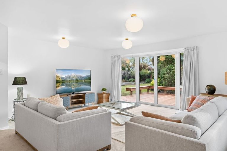 Photo of property in 2/216 Grahams Road, Burnside, Christchurch, 8053