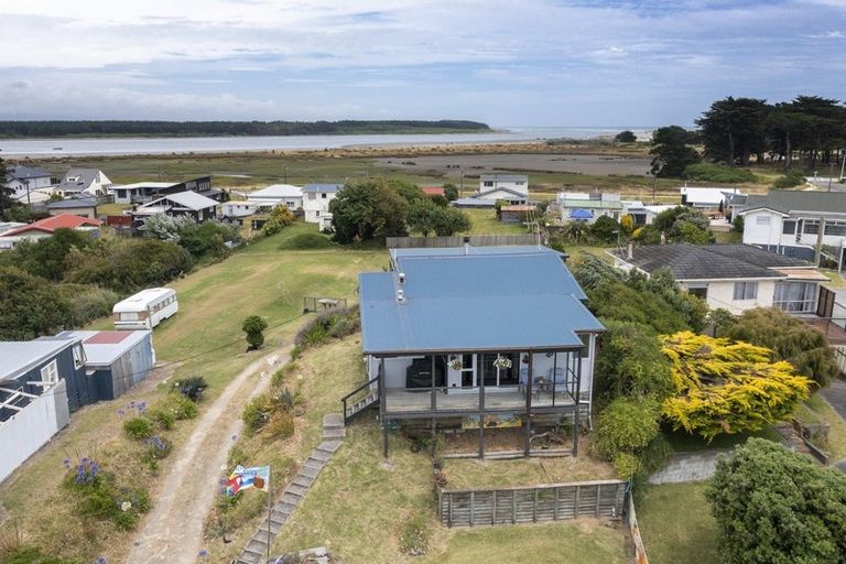 Photo of property in 122 Seabury Avenue, Foxton Beach, Foxton, 4815