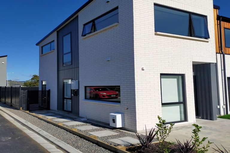 Photo of property in 4 Desert Gold Lane, Wallaceville, Upper Hutt, 5018