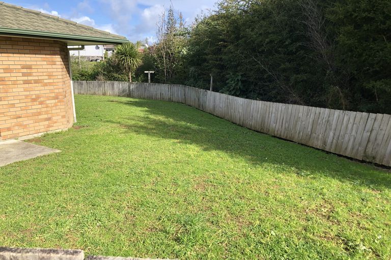 Photo of property in 53 Sabulite Road, Kelston, Auckland, 0602