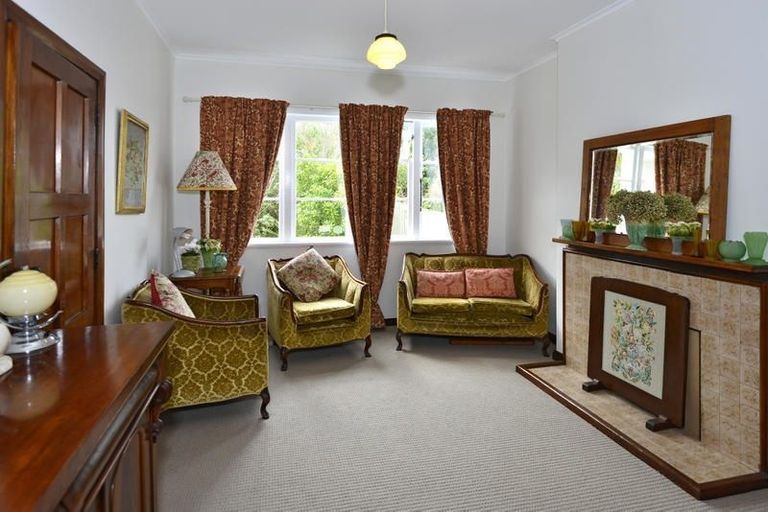 Photo of property in 57 Old Lake Road, Narrow Neck, Auckland, 0624