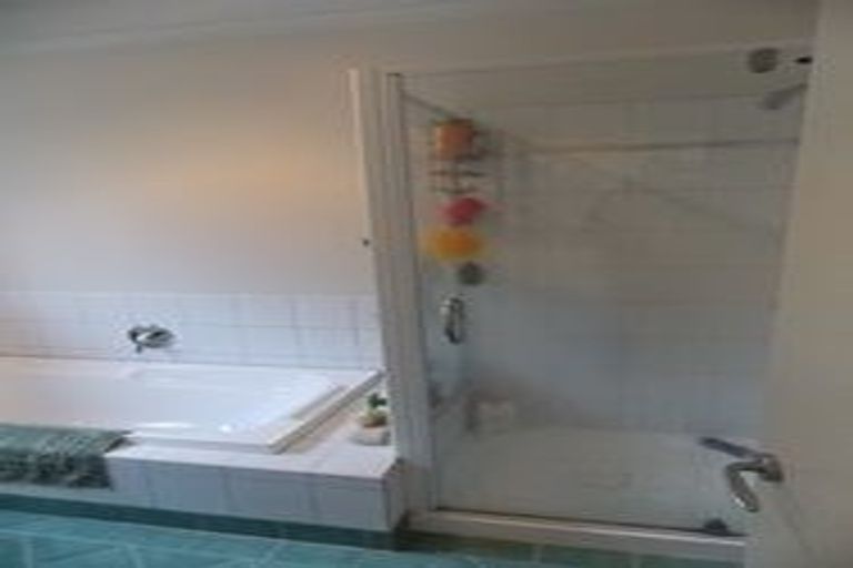 Photo of property in 3 Landsdowne Terrace, Karori, Wellington, 6012