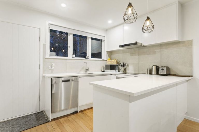 Photo of property in 2/5 Larchwood Avenue, Westmere, Auckland, 1022