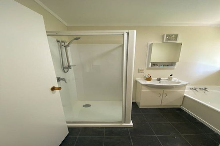 Photo of property in 42 Claverdon Drive, Massey, Auckland, 0614