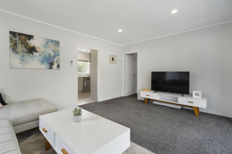 Photo of property in 1/13 Wykeham Place, Glenfield, Auckland, 0629