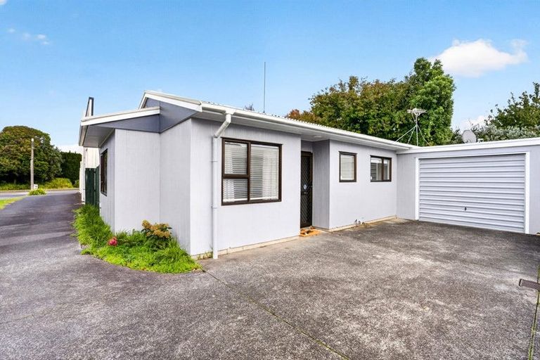 Photo of property in 2/22 Great South Road, Papakura, 2110